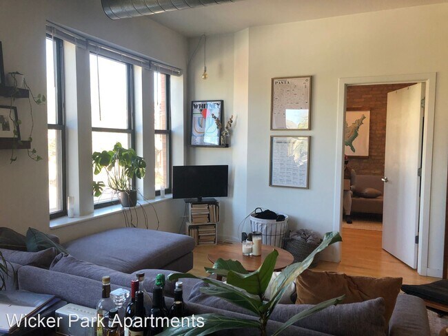 Building Photo - 1250 N Damen Ave