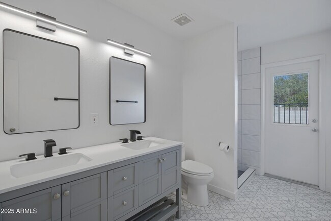 Building Photo - 8426 E Monterey Way