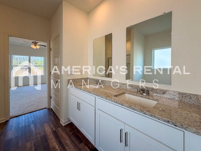 Building Photo - Modern Two Story Living in Doss Ferry - Available NOW!!