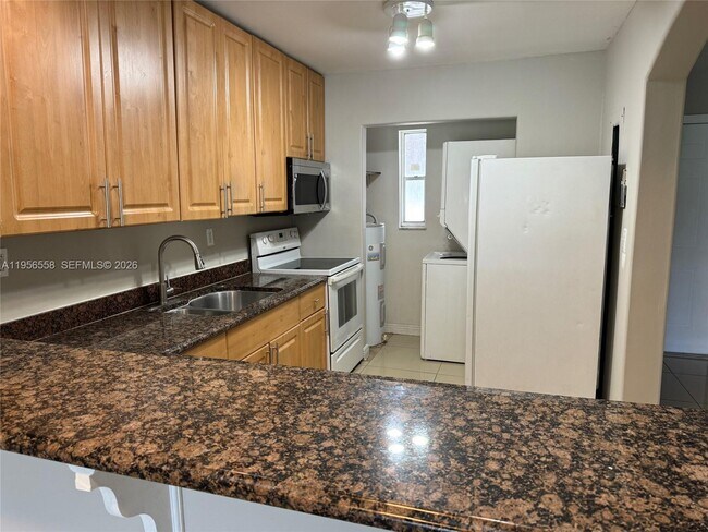 Building Photo - 8060 Fairview Dr