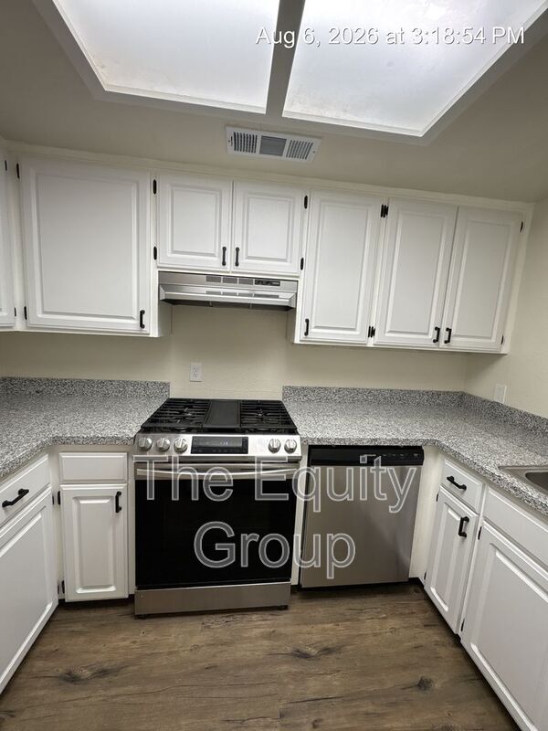 Building Photo - 800 Monarch Cir