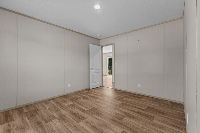 Building Photo - New build home on a spacious lot!
