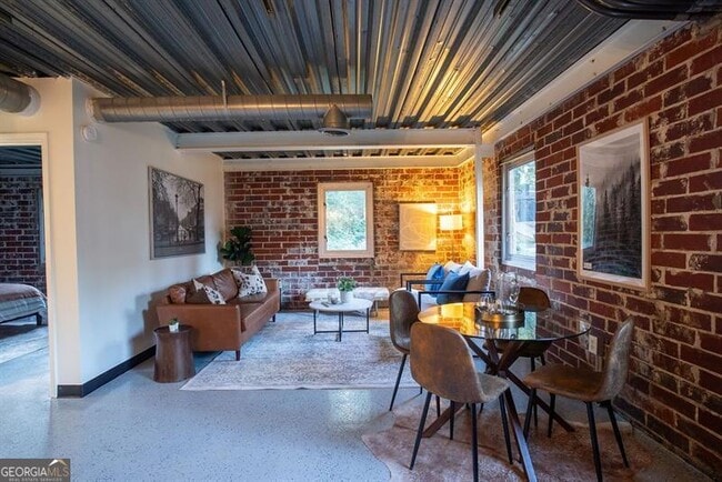 Building Photo - 15 Burbank Dr NW