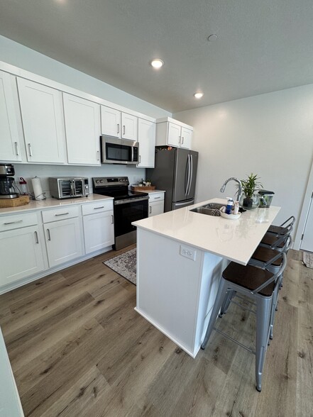Building Photo - 3120 S 200 W