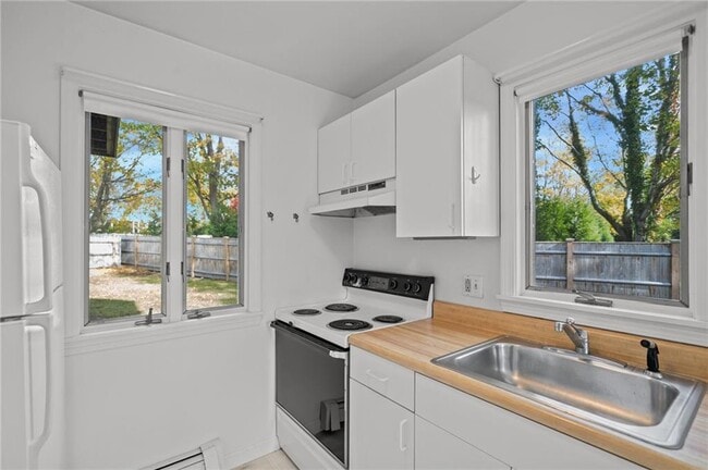 Building Photo - 18 Chapel St