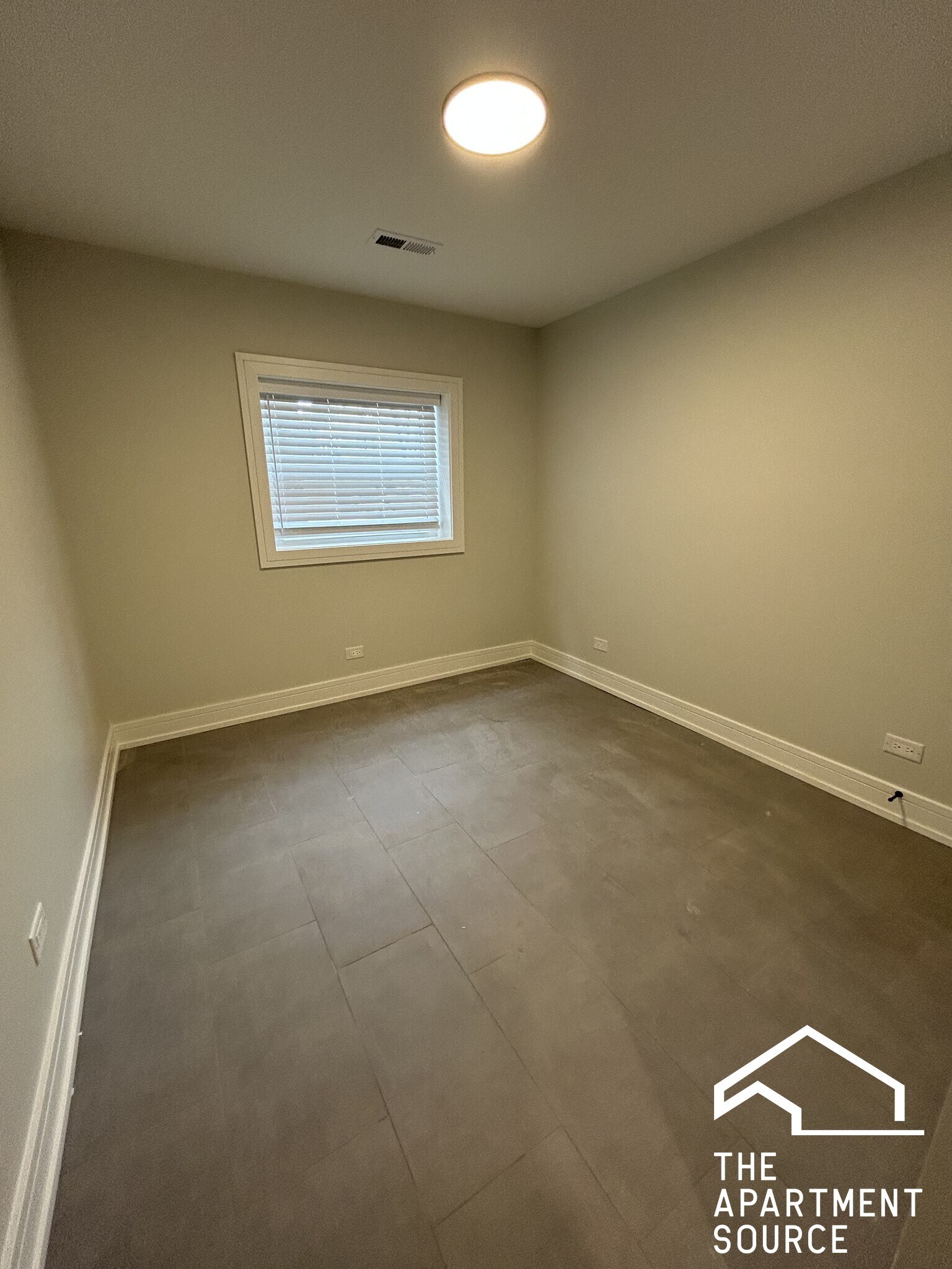 Building Photo - 858 N Paulina St