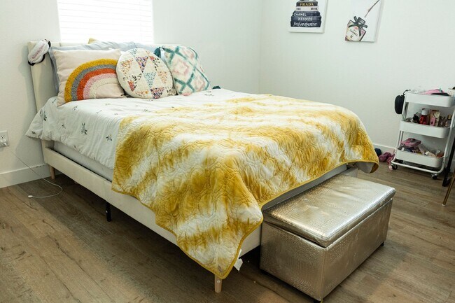 Building Photo - 3 bedroom | 2.5 bathroom | Crocker Village Single Family Home