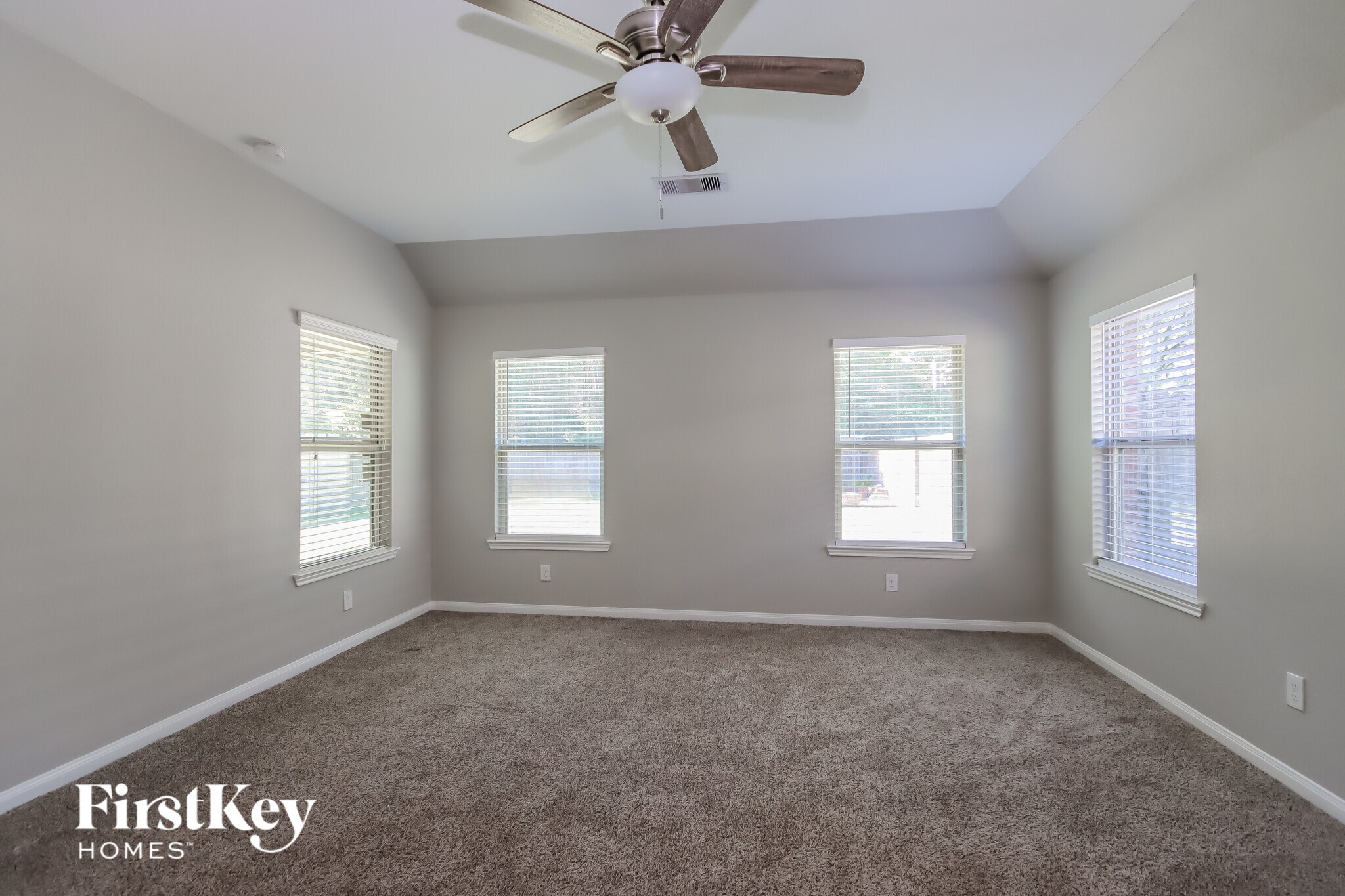 Building Photo - 240 Country Crossing Cir