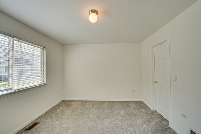 Building Photo - 2963 Saganashkee Ln