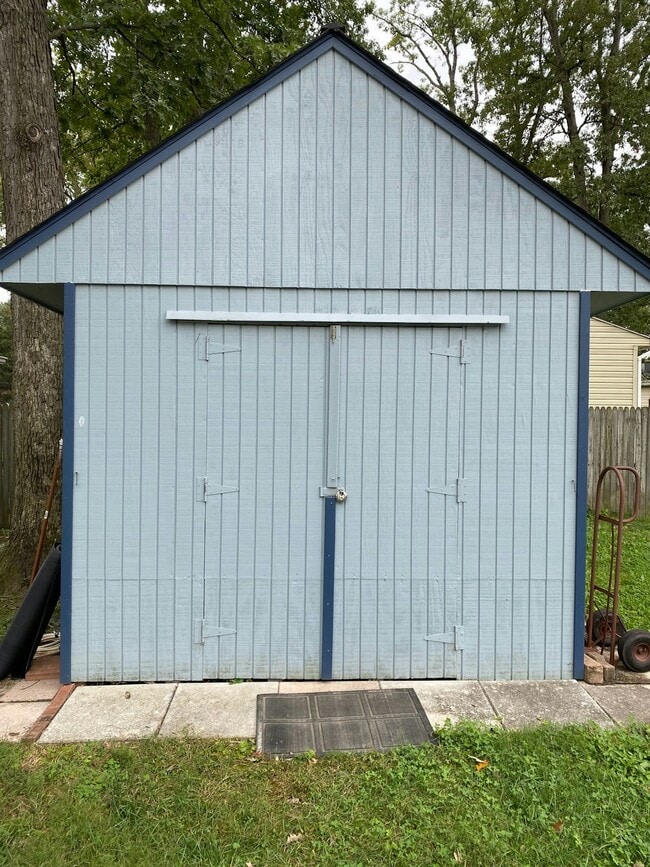 Building Photo - 1000 Linda Lee Dr