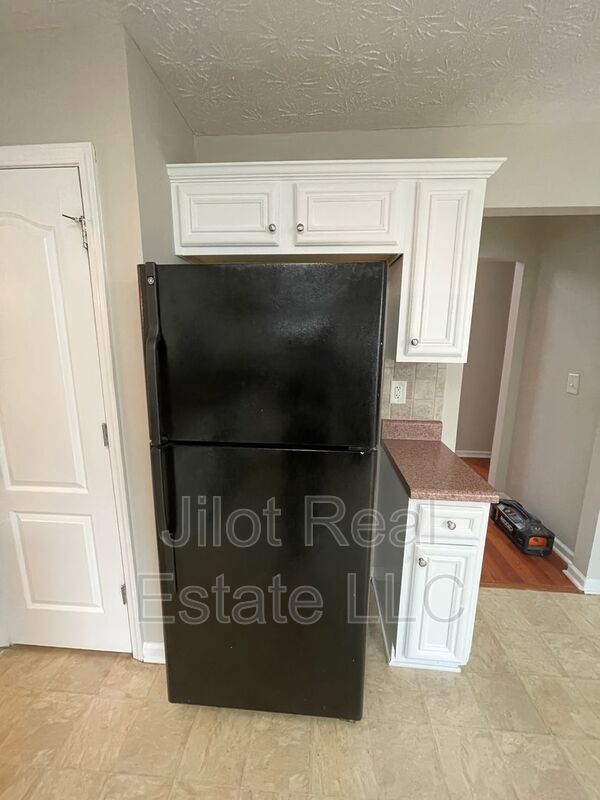 Building Photo - 700 Yukon Way