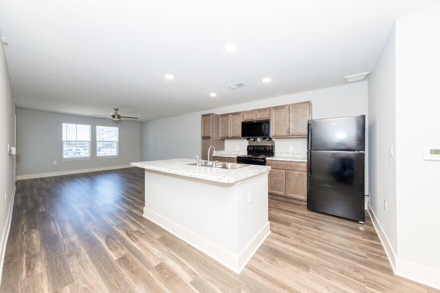 Building Photo - The Caravel Apartments