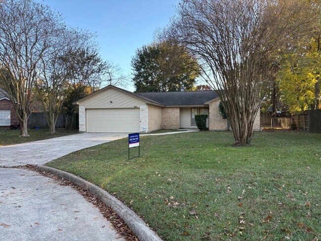 Building Photo - 1014 Stoneleigh Ct