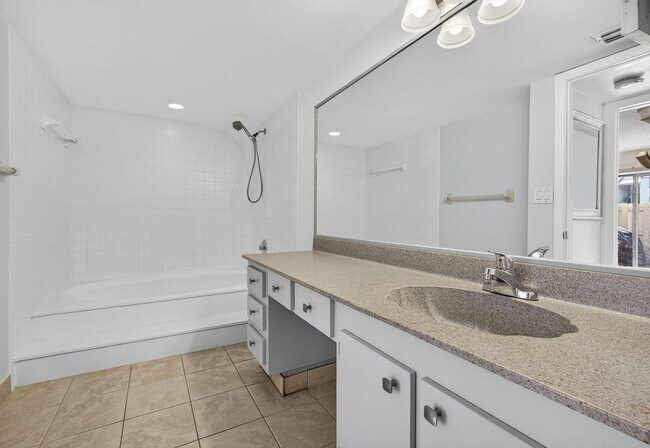 Building Photo - 612 Executive Center Dr