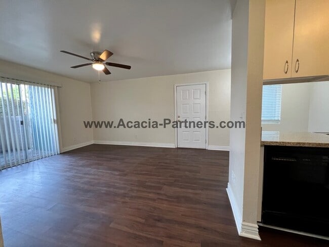 Building Photo - One Bedroom Condo