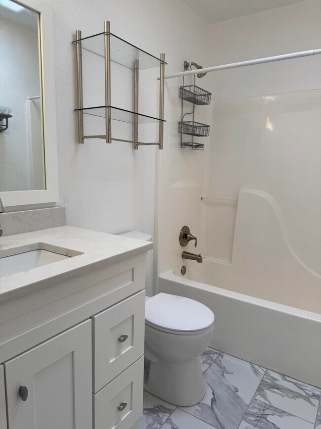 Building Photo - 9700 Lagrima De Oro Rd NE