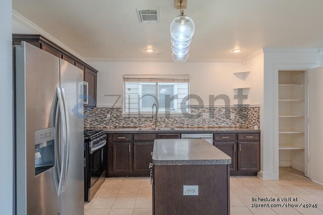 Building Photo - 11944 Chanteloup Dr