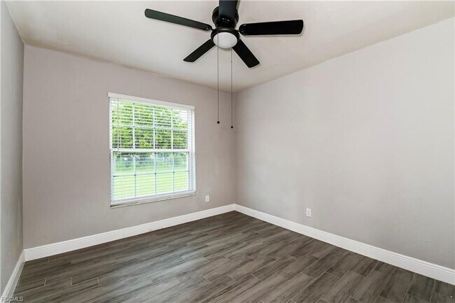 Building Photo - 1431 SE 12th St