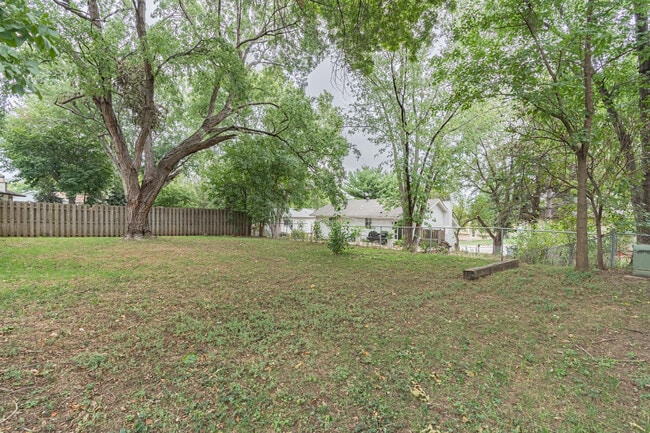 Building Photo - 13103 Lillian St