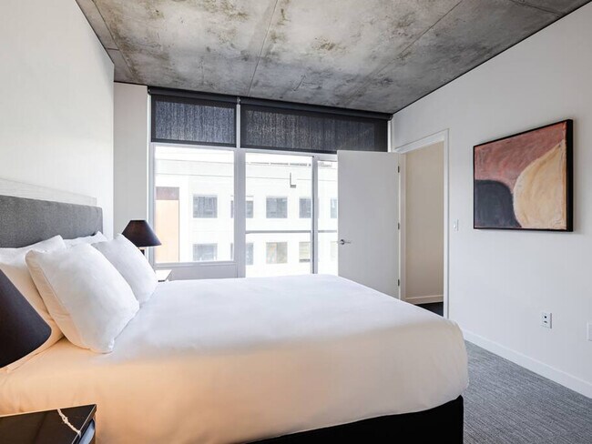 Building Photo - 1550 NW Naito Pkwy