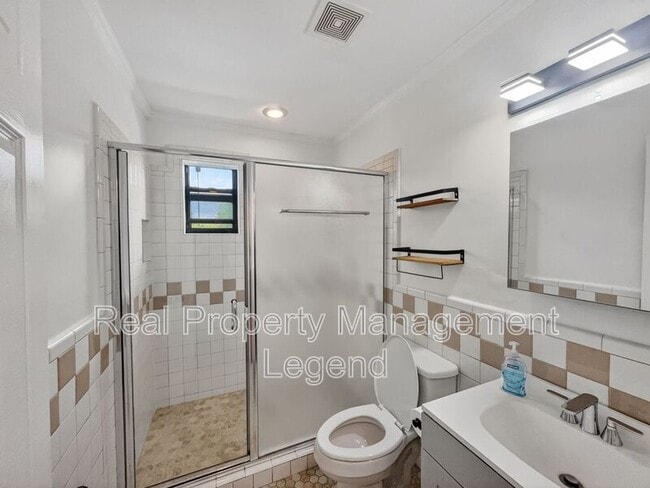 Building Photo - 4944 N Hall St