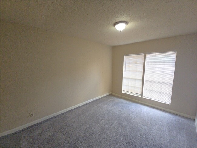 Building Photo - 919 Progreso Dr