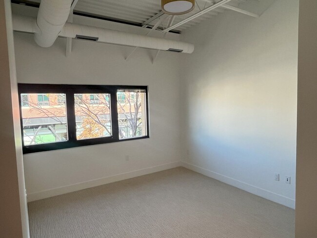 Building Photo - 2Bed/2Bath Luxury Loft Style Condo in Old ...