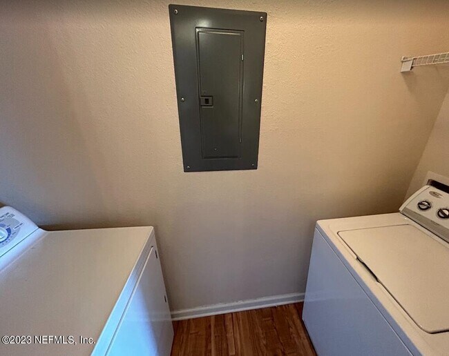 Building Photo - 8290 Park Way