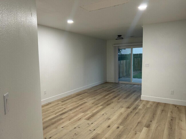 Building Photo - 139 Dayton Village Pkwy