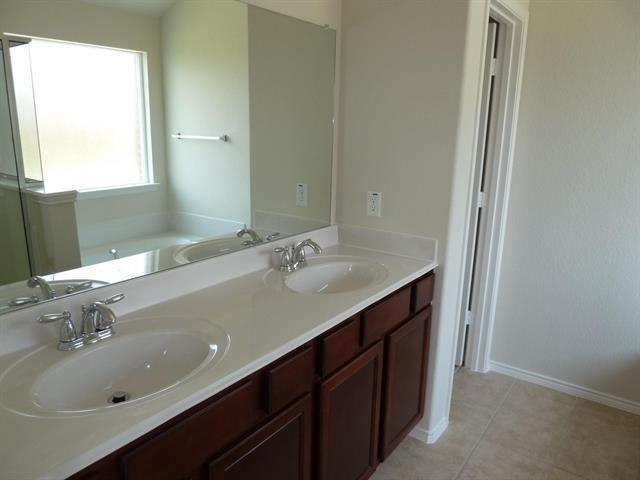 Building Photo - 1917 Grand Fairway Dr