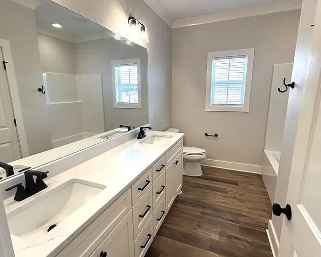 Building Photo - 300 N Rayleigh Dr