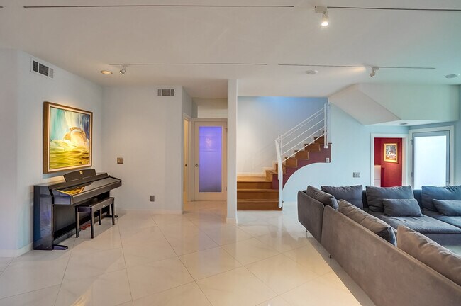 Building Photo - 1128 22nd St