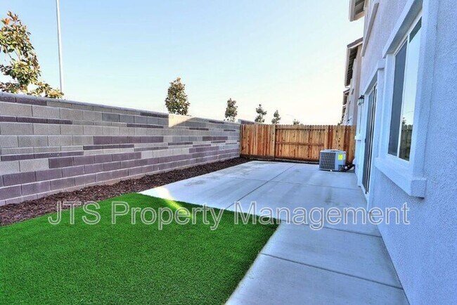 Building Photo - 2097 Shady Tree Cir