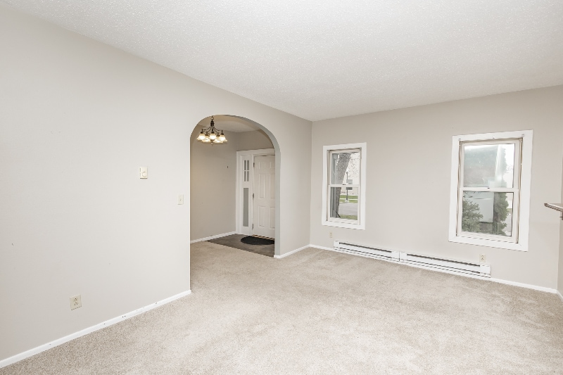 Building Photo - 344 6th Ave S