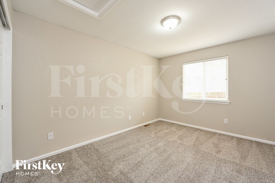 Building Photo - 6122 S Quemoy Ct