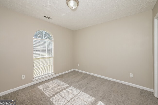 Building Photo - 200 Wagon Wheel Dr
