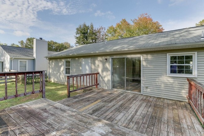 Building Photo - 20 Jolama Dr