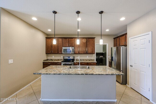Building Photo - 12041 W Cottontail Ln