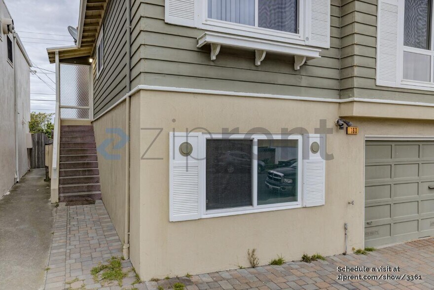 Building Photo - Unit