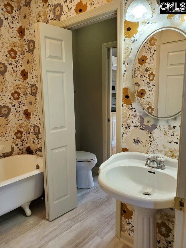 Building Photo - 700 Chester St