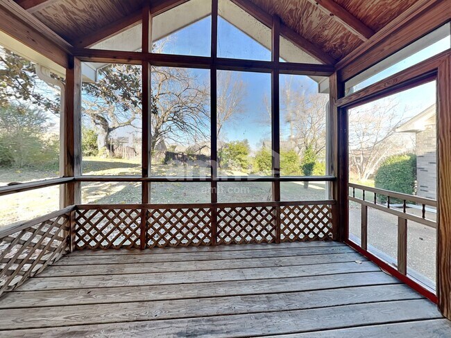 Building Photo - 7012 Poplar Creek Trce