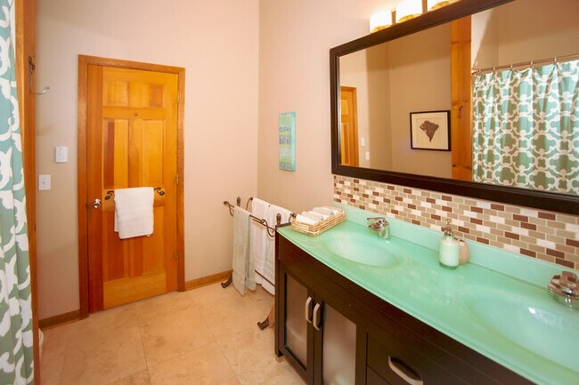 Building Photo - 525 Townsand Hollow Rd