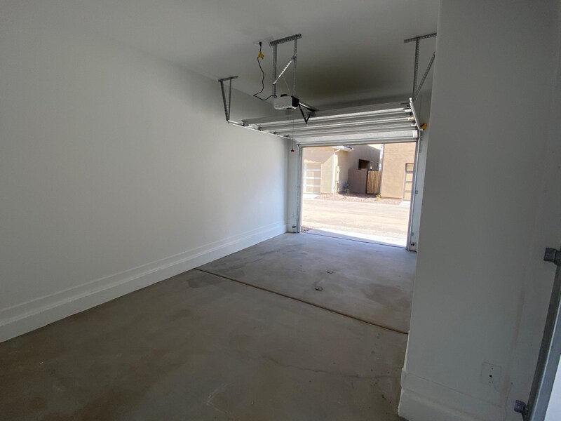 Building Photo - 1312 N Zane Dr