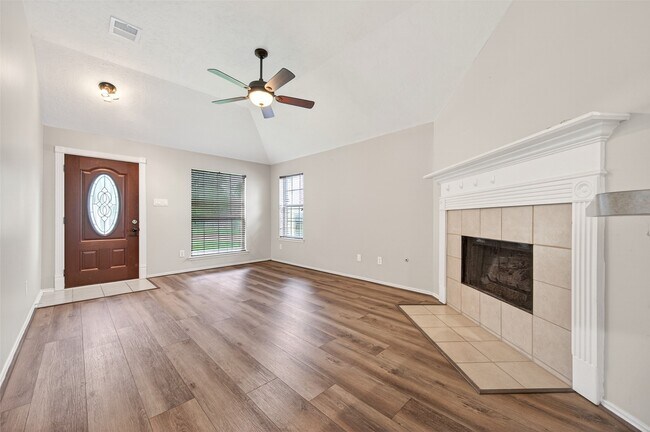 Building Photo - 18499 Sunrise Pines Dr