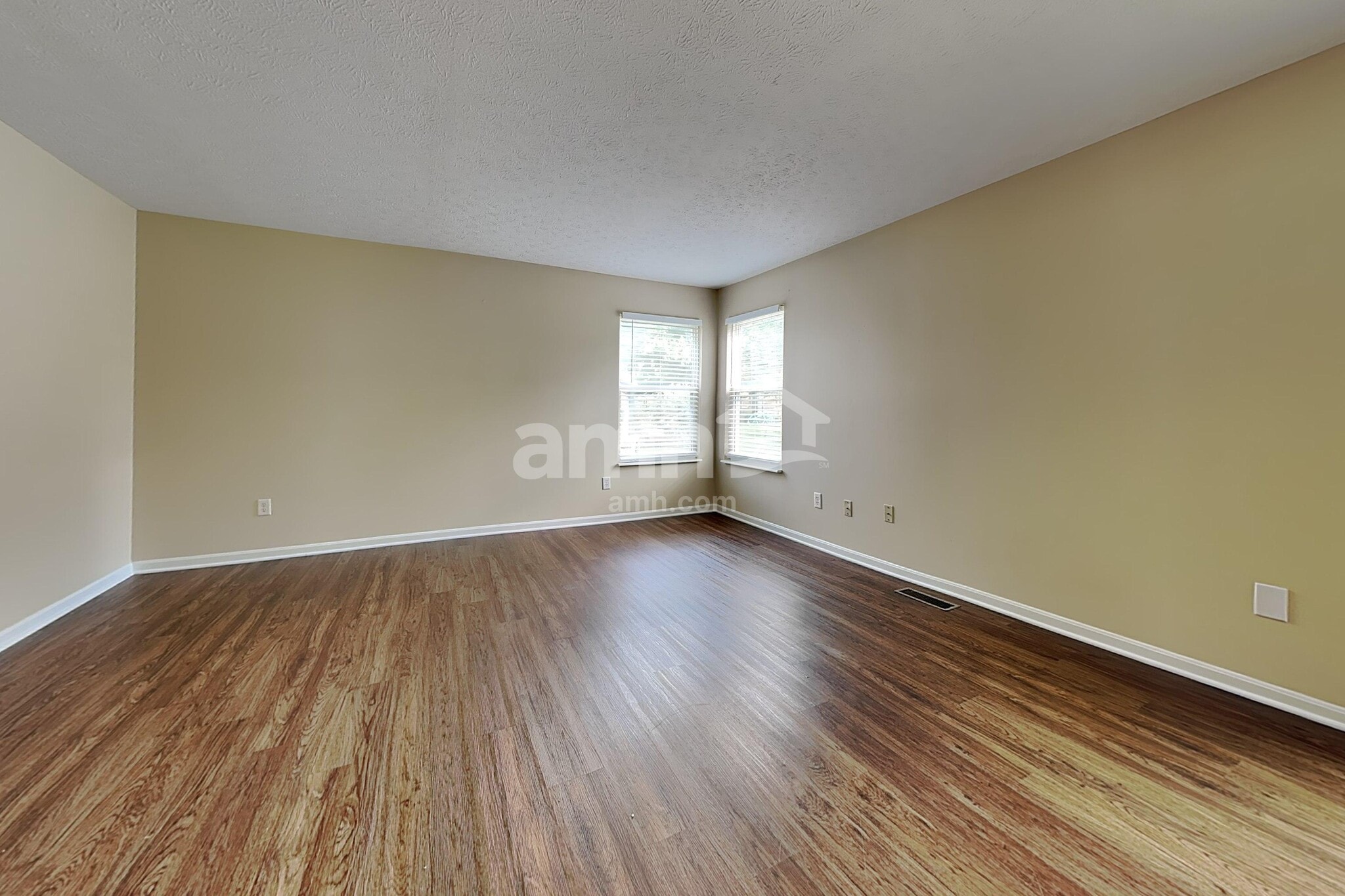 Building Photo - 700 Thornton Dr