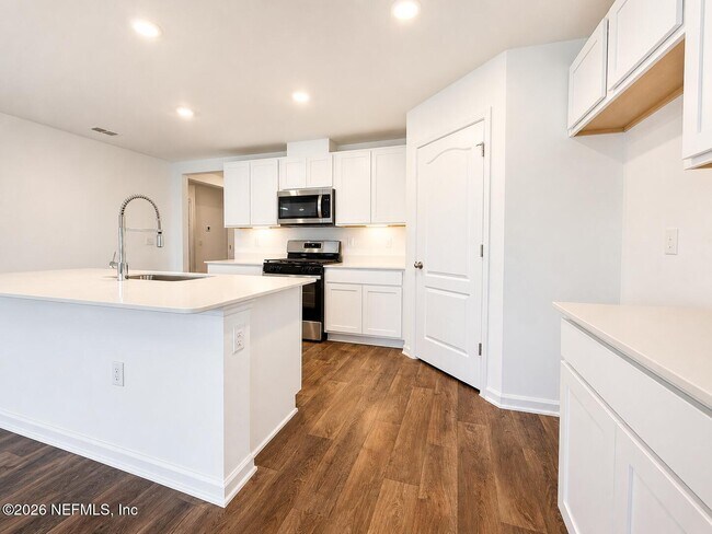 Building Photo - 350 Ardila Cir