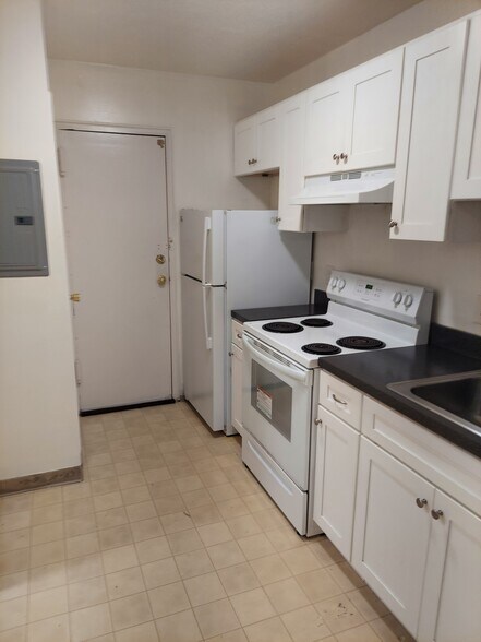 Building Photo - 45 Brook Rd