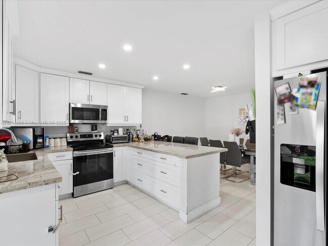Building Photo - 3400 Emerald Oaks Dr