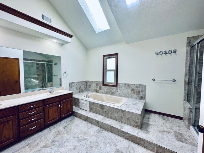 Building Photo - {15031} Charming Two Story Home + Huge, Fenced Yard + Cul de Sac