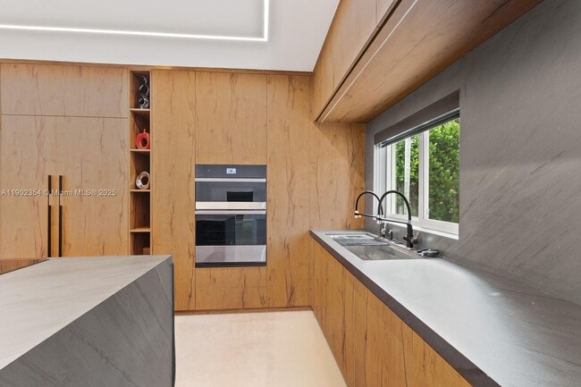 Building Photo - 6358 NW 113th Pl